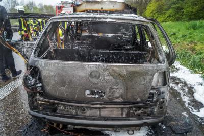 A81 / Moeglingen: PKW brennt vollstaendig aus